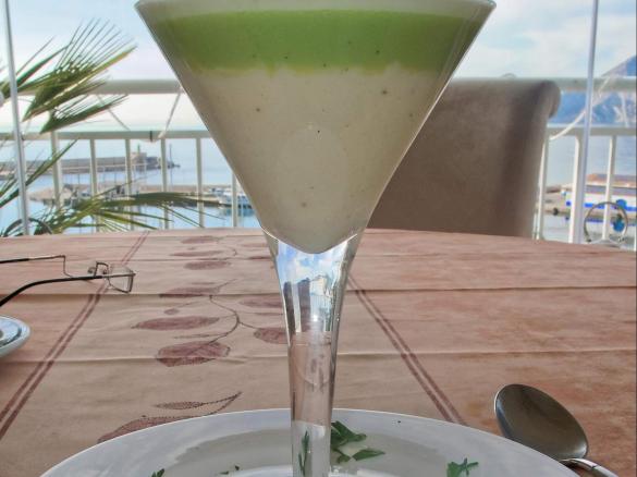 Zitronen-Blumenkohlsuppe mit Brokolischaum