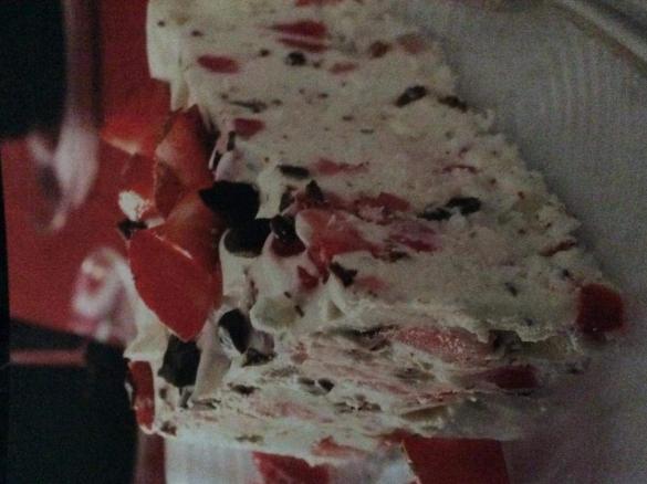 Leichte Schokoladige Erdbeereis-Torte