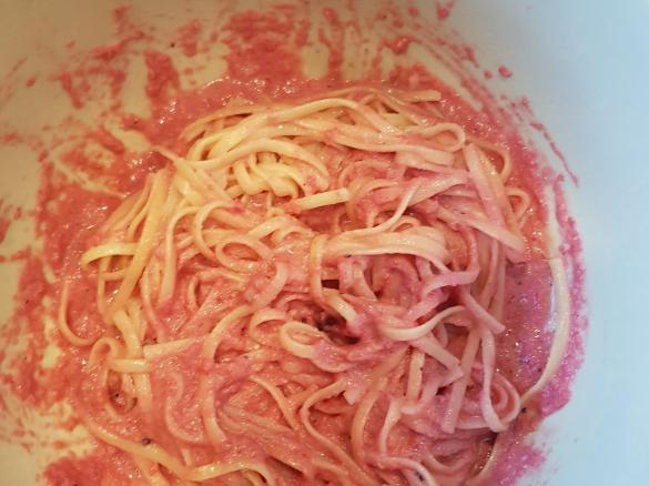 Gerrys Spaghettini mit Meerrettich- und rote Bete-Soße