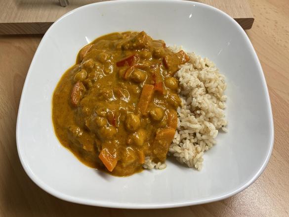 Indisches Gemüsecurry mit Kichererbsen