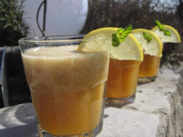 Apfel-Smoothie mit Minze