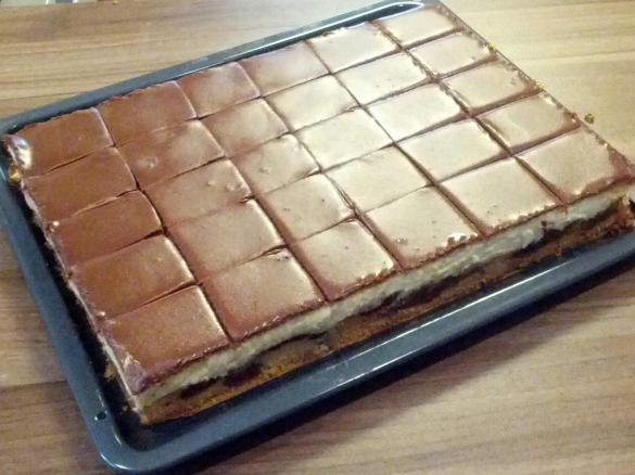 Donauwelle mit Puddingcreme und Schokoguss