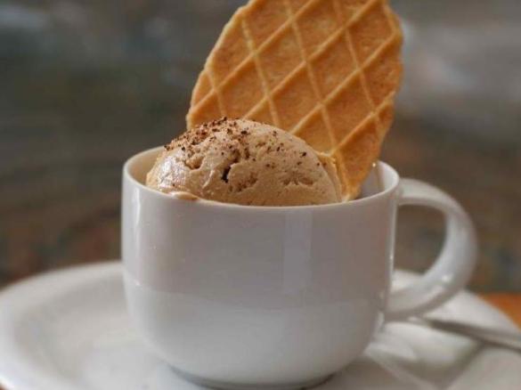 Espresso Eis mit Joghurt