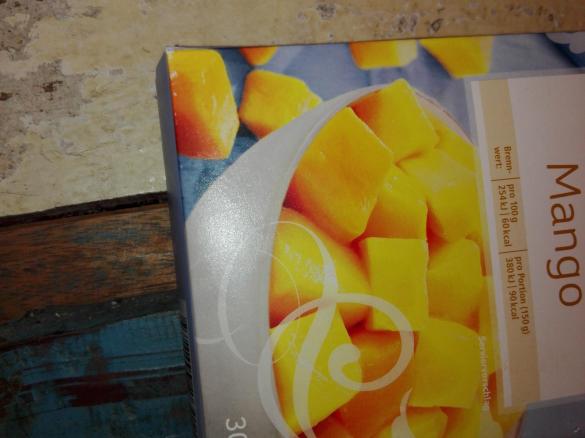 Mango- Sorbet mit Dattelstückchen