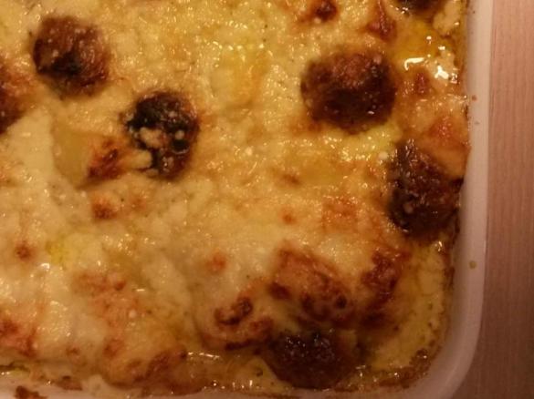 ResteVerwertung Bratwurst-Blumenkohl-Kartoffel-Auflauf mit Bechamel-Käse-Soße