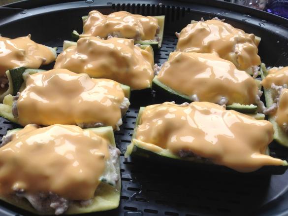 Gefüllte Zucchinischiffchen