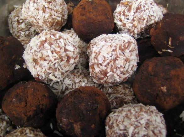 Banane-Mandel Kugeln Vegan + Rohkost