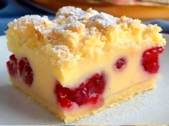 Kirschkuchen mit Streusel und Vanillepudding