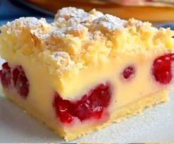 Kirschkuchen mit Streusel und Vanillepudding