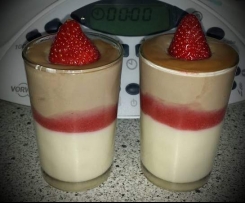 Weiße und Brauner Milkapudding mit Erdbeertraum