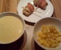 Putenrouladen im Speckmantel mit Gemüse in Weißweinsoße