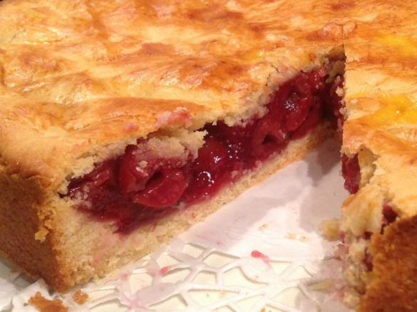 Gedeckter Kirschkuchen 