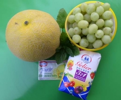 Weintrauben-Melonen-Marmelade mit frischer Zitronenmelise