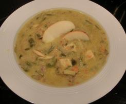 Hühnersuppe mit Curry & Apfel