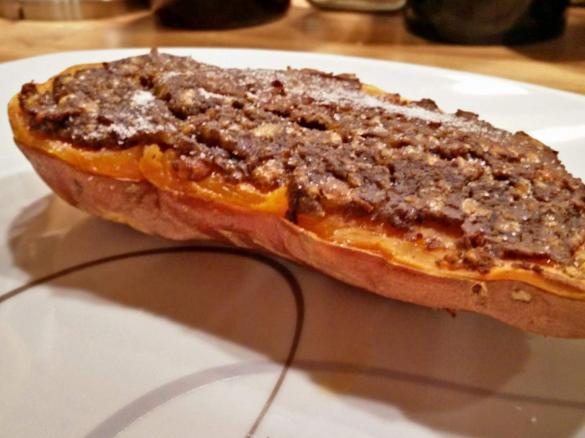 Süßkartoffelschiffchen mit Champignons-Maronen-Ziegenkäse überbacken