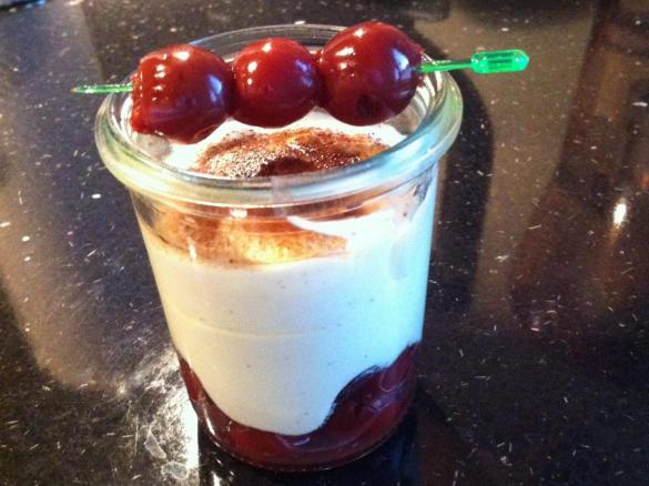 Eierlikör-Kirsch-Creme