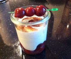 Eierlikör-Kirsch-Creme