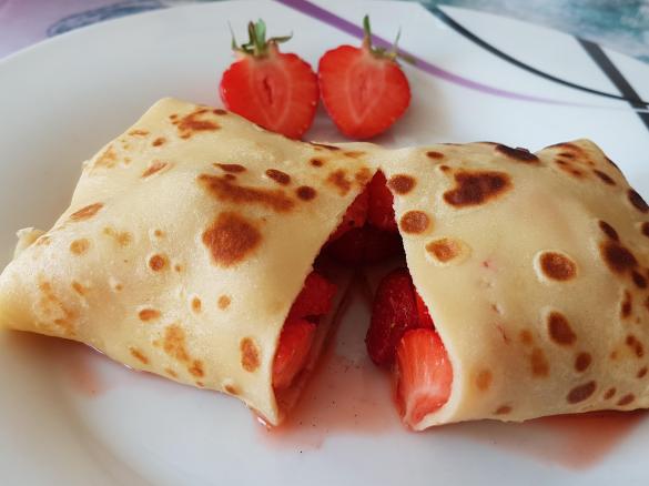 Pfannkuchen mit Erdbeerfüllung
