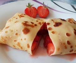Pfannkuchen mit Erdbeerfüllung