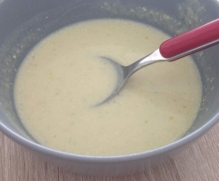 Variation von Blumenkohlsuppe mit schmelzkäse
