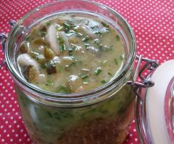 In Senfmarinade eingelegter Matjes