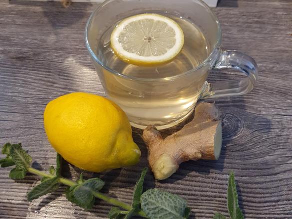 Pfefferminz-Ingwer-Zitronen Eistee