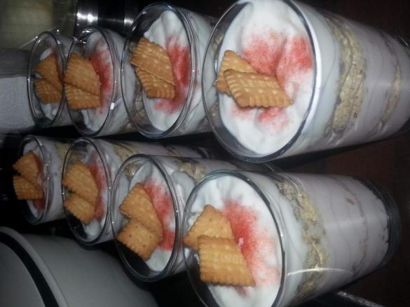 Erdbeerzuckerdessert im Glas