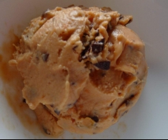 Aprikosen-Stracciatella-Eis, vegan, mit Eismaschine