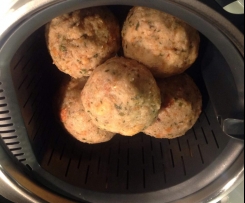 Weckknödel (Semmelknödel, gute Resteverwertung für altbackenes Brot)