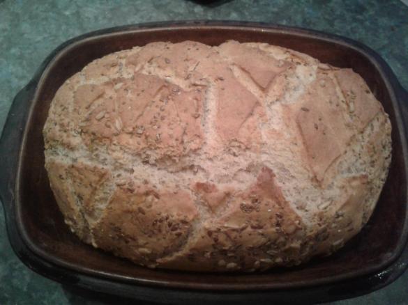 Körnerbrot mit Joghurt aus dem Römertopf