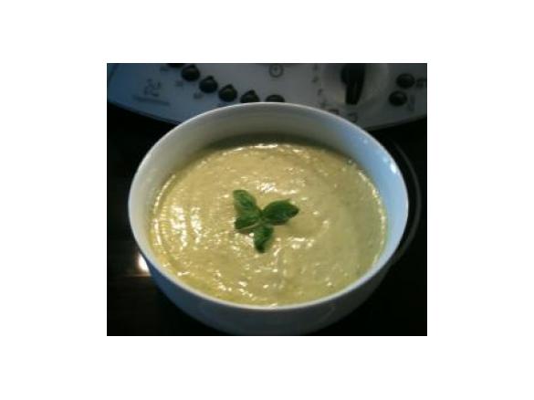 Kaltes Avocado-Gurkensüppchen  für heiße Sommertage