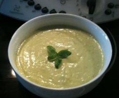 Kaltes Avocado-Gurkensüppchen  für heiße Sommertage