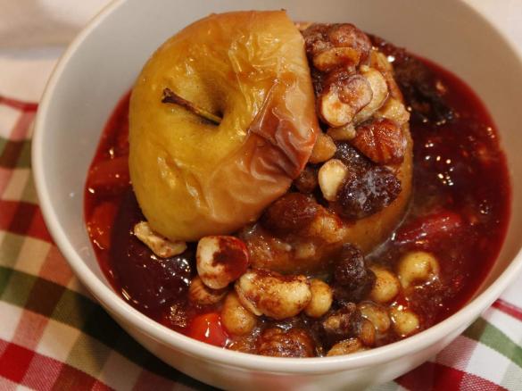 Bratäpfel mit roter Grütze