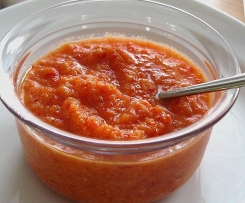 Scharfer Tomaten Dip (Adschika)