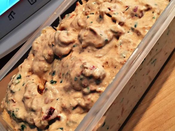 Frischkäse-Tomaten-Dip - perfekt zum Grillen