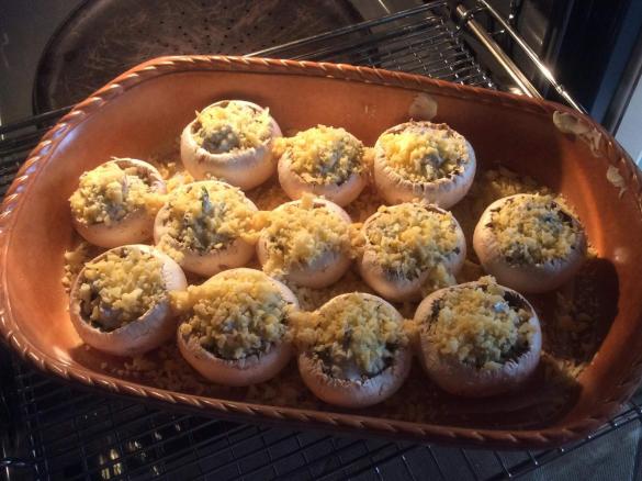 Gefüllte Champions mit Bärlauch und Schmand