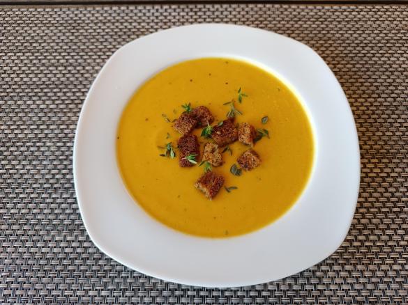 Karottensuppe cremig mit Schmelzkäse