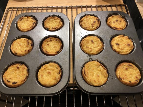 Variation Pastéis de nata  (portugiesisch) - gefüllte Blätterteigteilchen