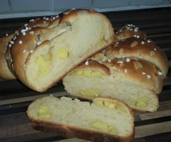 Schneller Hefezopf mit Puddingfüllung