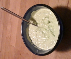 Frühlingszwiebel-Avocado Aufstrich