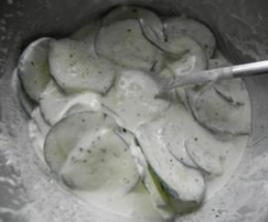 WW leichter Gurkensalat