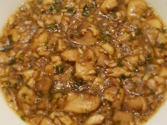 Klare Pilzsuppe