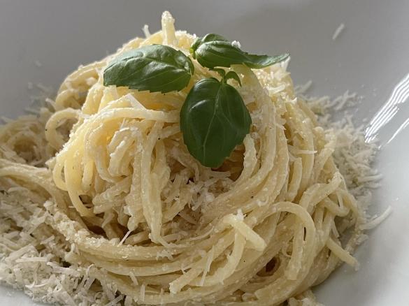 Spaghetti mit Zitronen-Rahm Soße