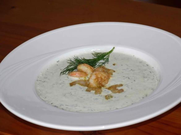 Kalte Avocado-Gurken-Suppe mit Joghurt