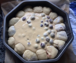 Buchteln mit Käsekuchen kombiniert