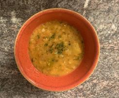 Rote Linsensuppe mit getrockneten Tomaten