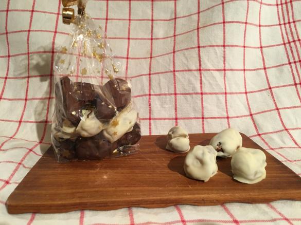 schokolierte Datteln mit Mandel