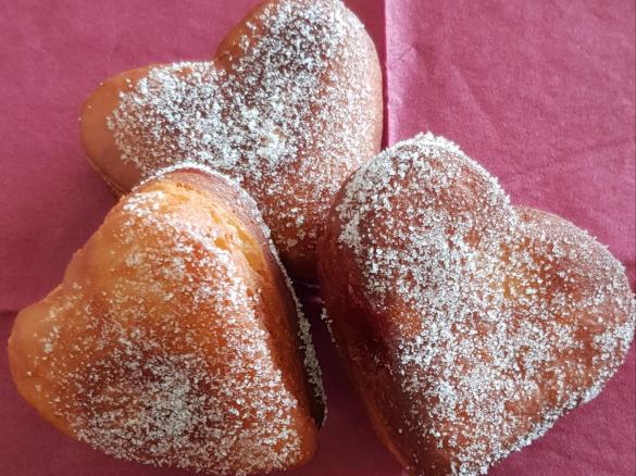 Berliner oder Krapfen in Herzform