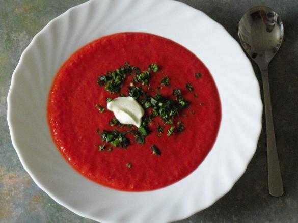 Rote-Bete-Suppe mit Lauch