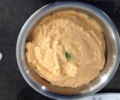 Griechische Feta Creme mit Paprika und Rosmarin